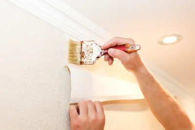 Pose de papier peint à Cuinzier — revêtements muraux et toiles de verre